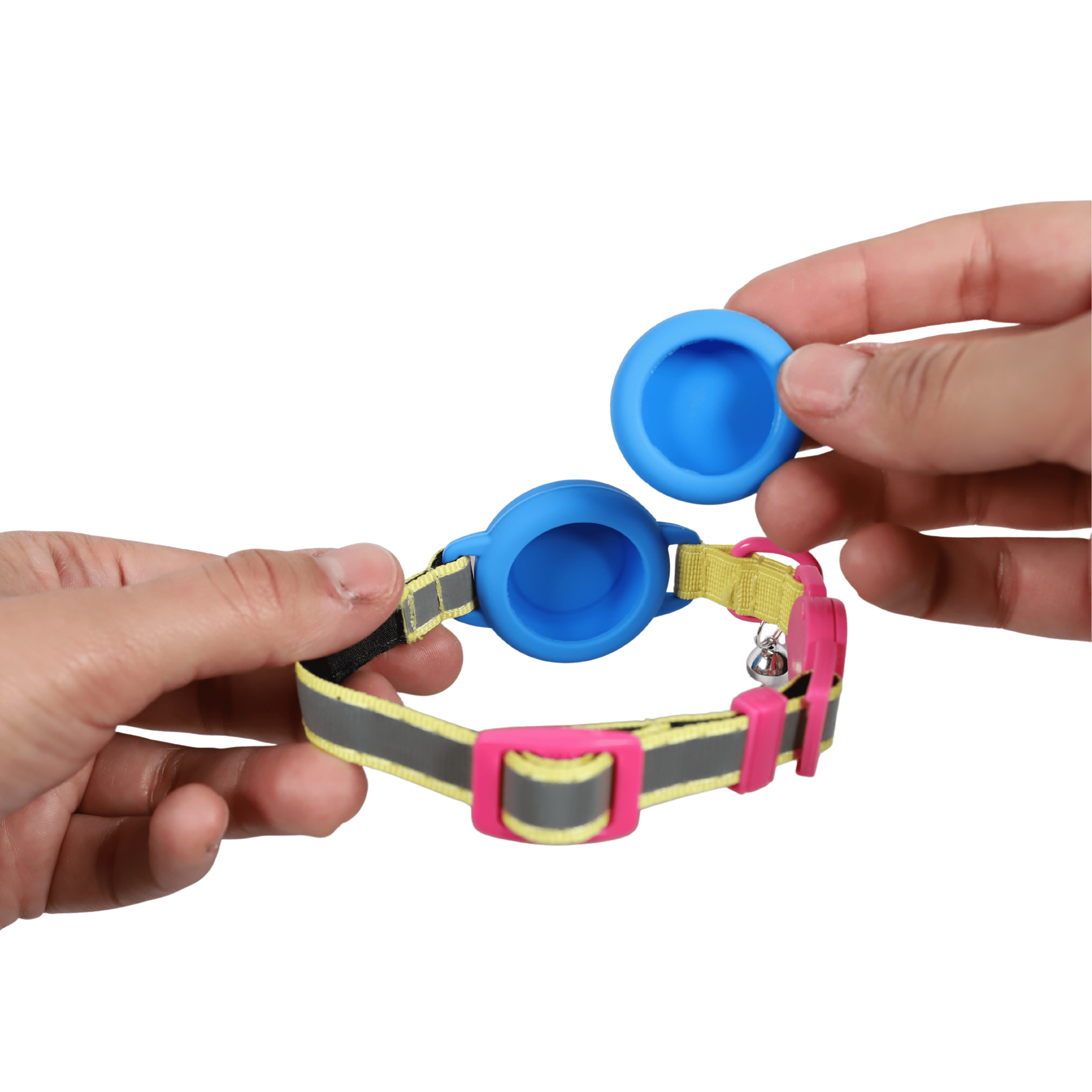 The Travel Cat AirTag Holder Collar