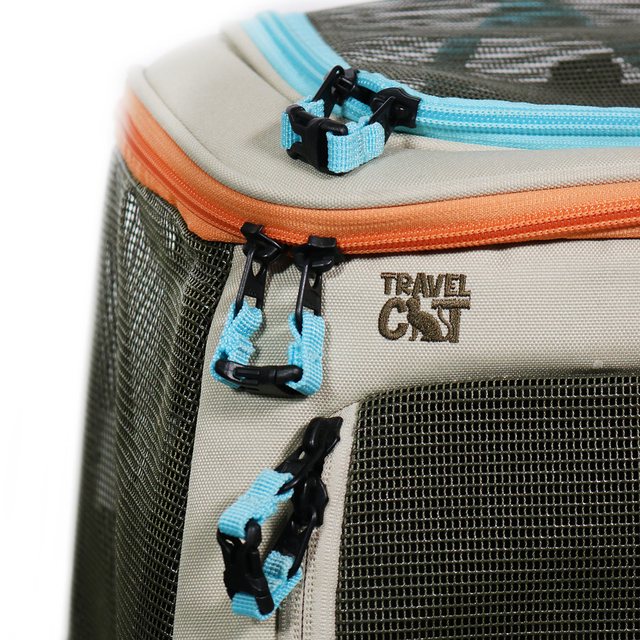 Close-up of the zipper clips clipped shut on the Navigator Earth